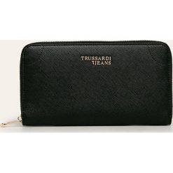 Trussardi Jeans - Portfel. Czarne portfele damskie Trussardi Jeans, bez wzorów, z poliesteru. W wyprzedaży za 199,90 zł.