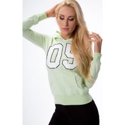 Pistacjowa biała z cekinami 0115. Zielone bluzy damskie Fasardi, xl, bez wzorów, bez rękawów, bez kaptura. Za 39,00 zł.