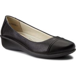 Półbuty CLARA BARSON W17SS608-1. Czarne półbuty damskie Clara Barson, bez wzorów, ze skóry ekologicznej, bez obcasa, bez zapięcia. W wyprzedaży za 35,00 zł.
