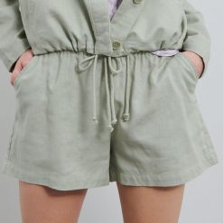 Szorty z lnem i bawełną - Khaki. Brązowe szorty damskie Reserved, bez wzorów, z bawełny. Za 79,99 zł.