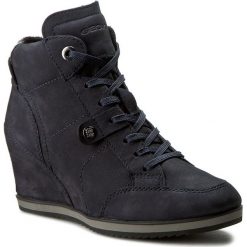 Sneakersy GEOX - D Illusion A D4454A 000LT C4021 C. Morski. Niebieskie sneakersy damskie marki Geox, z nubiku. W wyprzedaży za 319,00 zł.