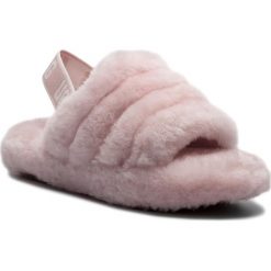 Kapcie UGG - K Fluff Yeah Slide 1098494K K/Slpn. Różowe klapki damskie marki Ugg, bez wzorów, ze skóry, bez obcasa. W wyprzedaży za 319,00 zł.