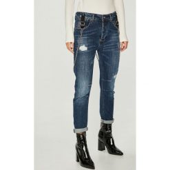 Answear - Jeansy. Szare boyfriendy damskie marki ANSWEAR, w paski, z materiału, średnie. W wyprzedaży za 159,90 zł.