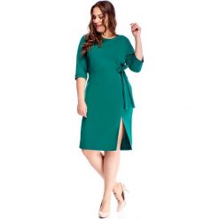 Sukienka z wiązaniem w pasie zielony. Zielone sukienki damskie Tagless, plus size, bez wzorów, bez kołnierzyka, plus size, bez rękawów. Za 87,53 zł.
