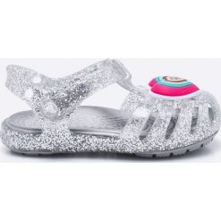 Crocs - Sandały dziecięce. Szare sandały dziewczęce Crocs, z materiału, bez zapięcia. Za 149,90 zł.