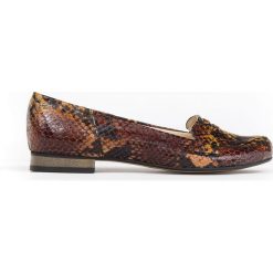 Klasyczne baleriny lordsy - skóra naturalna - model 025 - kolor kolorowy wąż. Szare lordsy damskie Zapato, z jeansu, z okrągłym noskiem, na niskim obcasie, na obcasie. W wyprzedaży za 239,20 zł.