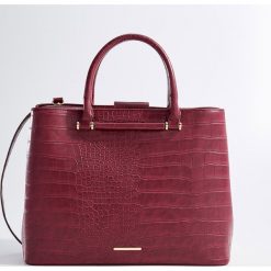 Torba z odpinanym paskiem - Bordowy. Czerwone torebki klasyczne damskie marki Mohito. Za 139,99 zł.