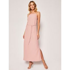 Sukienka letnia Calvin Klein Cami K20K201839. Czarne sukienki damskie Calvin Klein, na lato, bez wzorów, z poliesteru, bez kołnierzyka, bez rękawów. W wyprzedaży za 809,00 zł.