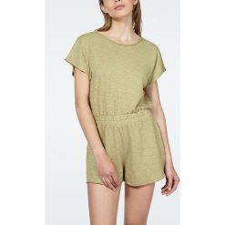 Kombinezon "Bysapick" w kolorze jasnozielonym. Zielone kombinezony damskie American Vintage, s, bez wzorów, z bawełny, z okrągłym kołnierzem, z krótkim rękawem, krótkie. W wyprzedaży za 120,95 zł.