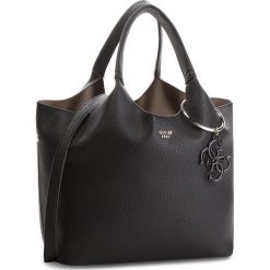 Torebka GUESS - HWVY68 65060 BLA. Czarne torebki klasyczne damskie marki Guess, z aplikacjami, ze skóry ekologicznej, duże. Za 679,00 zł.