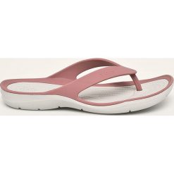 Crocs - Japonki. Niebieskie klapki damskie Crocs, bez wzorów, z gumy, bez obcasa, na obcasie. Za 129,90 zł.
