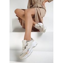 Beżowe Sneakersy Wherever I Go. Brązowe sneakersy damskie Renee. W wyprzedaży za 99,99 zł.