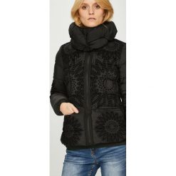 Desigual - Kurtka. Czerwone kurtki damskie marki Desigual, z poliesteru. W wyprzedaży za 499,90 zł.