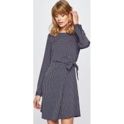 Vero Moda - Sukienka. Niebieskie sukienki damskie marki Vero Moda, na co dzień, s, bez wzorów, z poliesteru, casualowe, z okrągłym kołnierzem, bez rękawów, mini, proste. Za 149,90 zł.