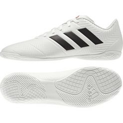 Buty halowe adidas Nemeziz 18.4 In M D97996. Białe buty sportowe męskie Adidas, z materiału, z paskami, do piłki nożnej. W wyprzedaży za 229,00 zł.