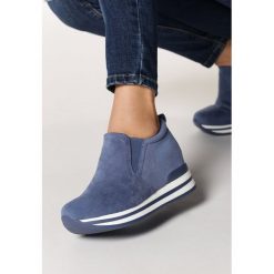 Niebieskie Sneakersy Kaiser. Niebieskie koturny damskie Born2be, z okrągłym noskiem, bez obcasa, na koturnie, bez zapięcia. Za 119,99 zł.