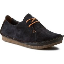 Półbuty CLARKS - Janey Mae 261219144 Navy Suede. Niebieskie półbuty damskie Clarks, bez wzorów, ze skóry, bez obcasa, na płaskiej podeszwie, bez zapięcia. W wyprzedaży za 269,00 zł.