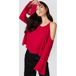 NA-KD Boho Top z odkrytymi ramionami - Red. Czerwone topy damskie marki NA-KD Boho, z aplikacjami, ze stójką. Za 60,95 zł.