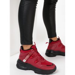 Czerwone Sneakersy Berinnara. Czerwone sneakersy damskie Born2be. Za 129,99 zł.