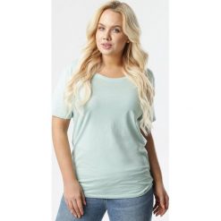 Miętowy T-shirt Aetheriel. Zielone bluzki damskie Born2be, xl, bez wzorów, bez kołnierzyka, bez rękawów. W wyprzedaży za 24,99 zł.