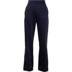 By Malene Birger AGUNA Spodnie materiałowe midnight heaven. Niebieskie spodnie damskie marki By Malene Birger, l, bez wzorów, z bawełny. W wyprzedaży za 771,75 zł.