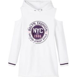 Bluza dziewczęca z kapturem i wycięciami bonprix biały. Białe bluzy dziewczęce bonprix, z nadrukiem, z bawełny, sportowe, bez rękawów, z kapturem. Za 74,99 zł.