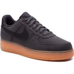 Buty NIKE - Air Force 1 '07 Lv8 Style AQ0117 002 Black/Black/Gum Med Brown. Szare buty sportowe męskie Nike, na co dzień, bez wzorów, z tworzywa sztucznego, eleganckie, bez zapięcia. Za 469,00 zł.
