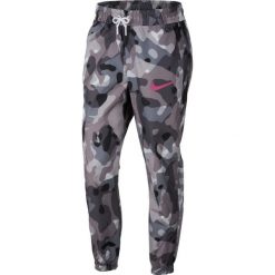 Spodnie Nike Wmns NSW Swoosh Pant Camo (932107-010). Spodnie damskie Nike. Za 124,99 zł.
