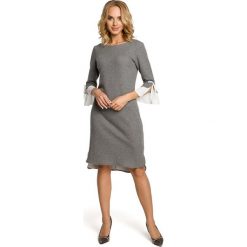 Klara sukienka z warstwowymi rękawami - szara. Szare sukienki damskie Moe, na co dzień, s, bez wzorów, z bawełny, eleganckie, bez kołnierzyka, z krótkim rękawem, krótkie, mini, dopasowane. Za 179,00 zł.