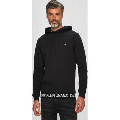 Calvin Klein Jeans - Bluza. Czarne bluzy męskie Calvin Klein Jeans, s, z nadrukiem, z bawełny, z kapturem, bez rękawów, z kapturem. W wyprzedaży za 399,90 zł.
