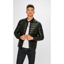 Guess Jeans - Kurtka. Czarne kurtki męskie marki Guess Jeans, l, z aplikacjami, z jeansu. W wyprzedaży za 539,90 zł.