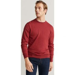 Mango Man - Sweter Ten. Pomarańczowe swetry męskie Mango Man, s, bez wzorów, z bawełny, z okrągłym kołnierzem, bez kaptura. Za 139,90 zł.