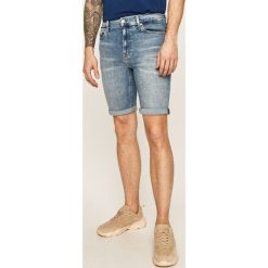 Calvin Klein Jeans - Szorty jeansowe. Niebieskie spodenki i szorty męskie Calvin Klein Jeans, z aplikacjami, z elastanu, casualowe. Za 299,90 zł.