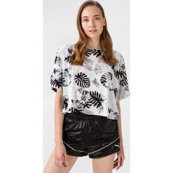 Puma Summer Fashion Koszulka Biały. Białe koszulki damskie Puma, xxs, bez wzorów, z bawełny, bez kołnierzyka, z krótkim rękawem. Za 119,95 zł.