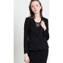 Vero Moda - Żakiet. Czarne żakiety damskie marki Vero Moda, z bawełny. W wyprzedaży za 79,90 zł.