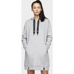 Bluza damska BLD006 - chłodny jasny szary melanż. Szare bluzy damskie m, bez wzorów, z dzianiny, z długim rękawem, długie, z kapturem. W wyprzedaży za 119,99 zł.