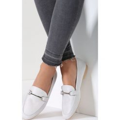 Jasnoszare Mokasyny Fashion District. Szare mokasyny damskie marki vices, ze skóry, na płaskiej podeszwie. Za 49,99 zł.