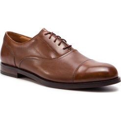 Półbuty CLARKS - Coling Boss 261336077 British Tan Leather. Pomarańczowe buty wizytowe męskie Clarks, bez wzorów, ze skóry, klasyczne, bez zapięcia. W wyprzedaży za 359,00 zł.