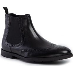 Sztyblety CLARKS - Ronnie Top 261449287 Black Leather. Czarne sztyblety męskie Clarks, ze skóry, bez zapięcia. W wyprzedaży za 289,00 zł.