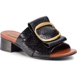 Klapki SEE BY CHLOÉ - SB34072A Nero 999. Czarne klapki damskie See by Chloé, bez wzorów, ze skóry, bez obcasa, na obcasie. Za 1279,00 zł.