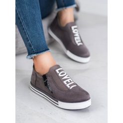 ZAMSZOWE BUTY SPORTOWE LOVE. Różowe buty sportowe damskie SHELOVET, bez wzorów, z zamszu, sportowe. Za 58,90 zł.