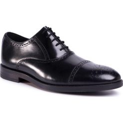 Półbuty CLARKS - Oliver Limit 261436467 Black Leather. Czarne buty wizytowe męskie Clarks, ze skóry, bez zapięcia. Za 639,00 zł.