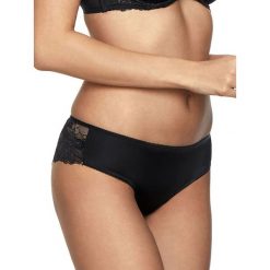Stringi "Dolly" w kolorze czarnym. Czarne stringi damskie Kinga, xxl, w koronkowe wzory, z koronki. W wyprzedaży za 32,95 zł.