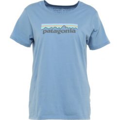 Patagonia PASTEL LOGO CREW Tshirt z nadrukiem railroad blue. Niebieskie topy sportowe damskie marki Patagonia, l, z nadrukiem, z bawełny. Za 129,00 zł.