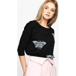 Czarna Bluzka Be Kind. Czarne bluzki nietoperze Born2be, m, z aplikacjami, z okrągłym kołnierzem. Za 39,99 zł.