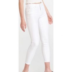 Jeansy slim push up - Biały. Białe jeansy damskie Reserved. W wyprzedaży za 49,99 zł.