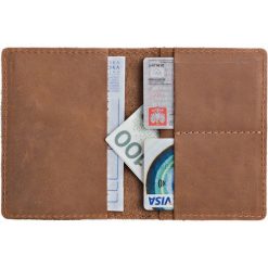 Skórzany cienki portfel slim wallet BRODRENE SW01 jasnobrązowy - j. brązowy. Pomarańczowe portfele męskie Brødrene, bez wzorów, ze skóry. Za 79,99 zł.
