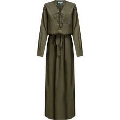 Sukienka MELISSA ODABASH MEGHAN Zielony. Zielone sukienki damskie marki Melissa Odabash, moro, z wiskozy, militarne, ze stójką, z długim rękawem, długie, maxi. W wyprzedaży za 1169,00 zł.
