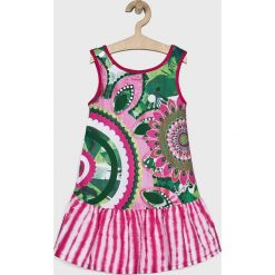 Desigual - Sukienka dziecięca 104-164 cm. Różowe sukienki dziewczęce Desigual, bez wzorów, z bawełny, casualowe, bez rękawów, mini, rozkloszowane. W wyprzedaży za 129,90 zł.