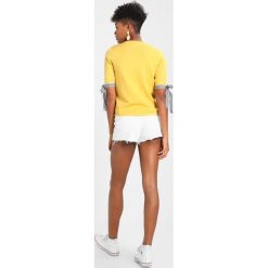 Swetry klasyczne damskie: Compañía fantástica JULY Sweter amarillo